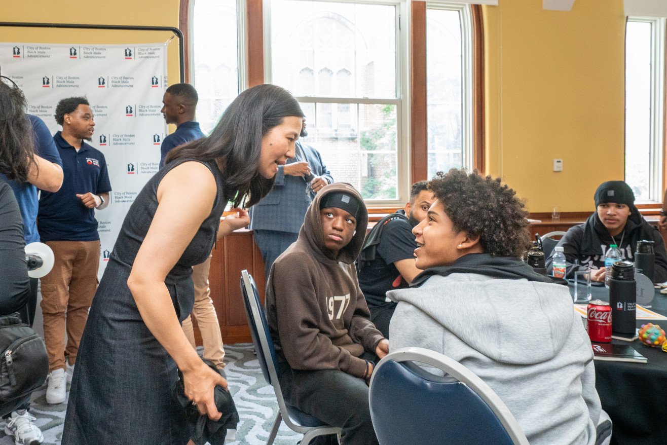 Mayor Wu speaks with BPS students at MBK Youth Summit