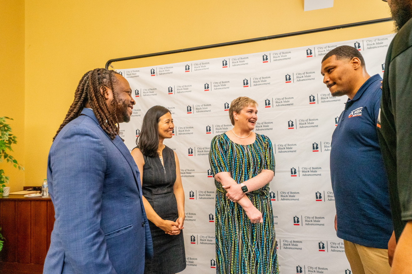 Mayor Wu and Frank Farrows speak with Beth Ross and Keith Lezama