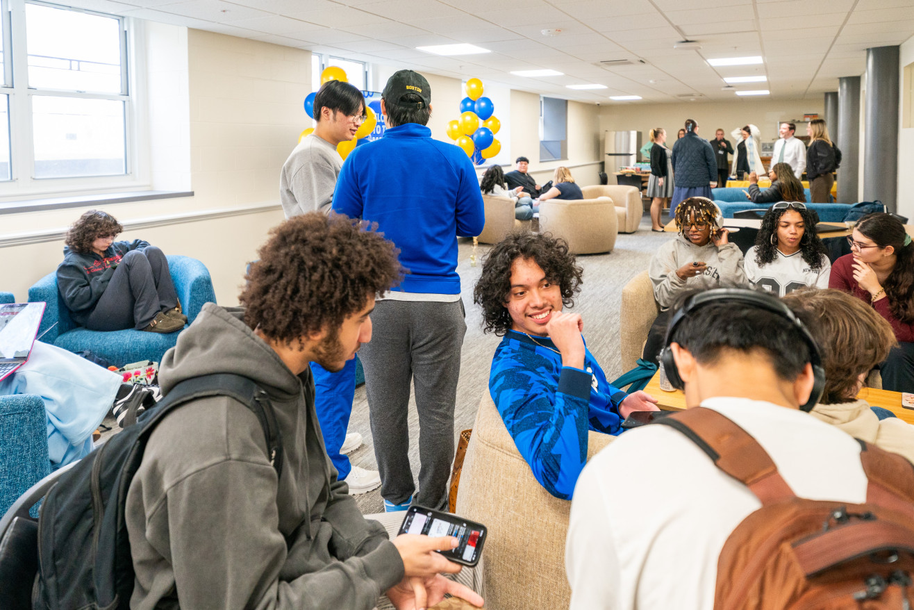 Students gather in the Commuter Center for its welcome event